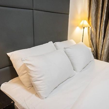 Апартаменты A2J Luxury 1Br Near Venice Mall Bgc Taguig Манила Экстерьер фото